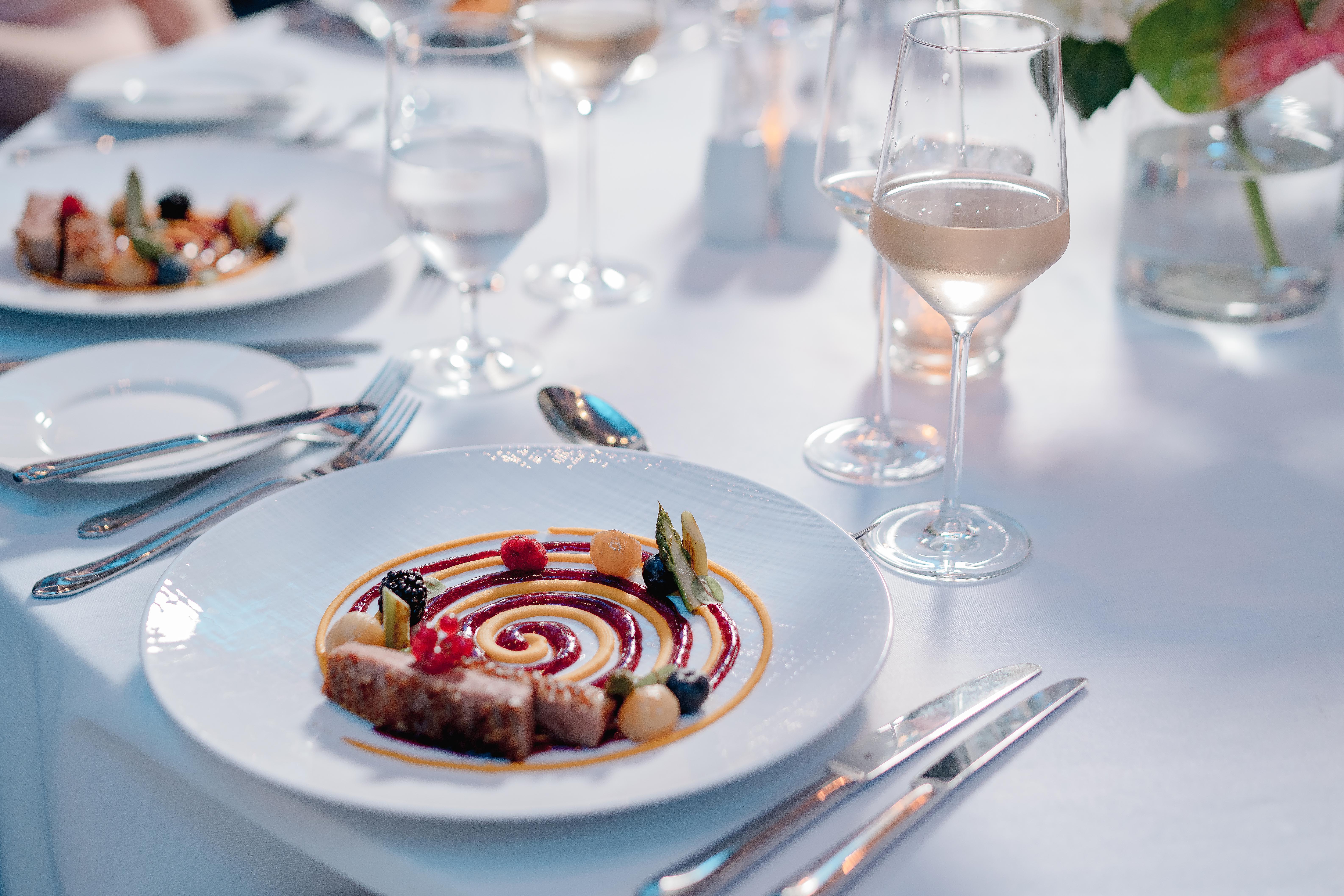 Book your wedding day in Parklane, a Luxury Collection Resort & Spa